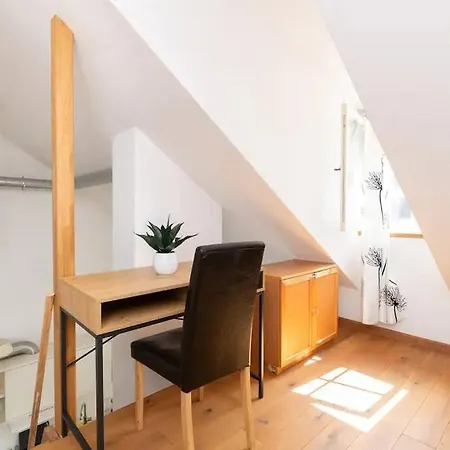 Cozy 3 Story House In Old Town Ferienhaus